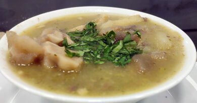 Caldo de pata de res
