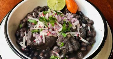 Frijol negro con puerco