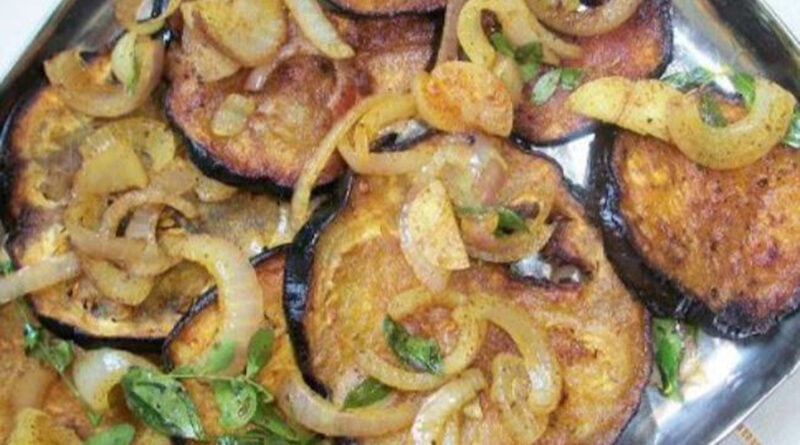 Berenjenas fritas con cebollas