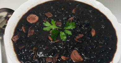 Frijol negro con cerdo