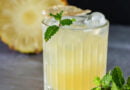 Jugo de piña con hierbabuena