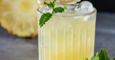 Jugo de piña con hierbabuena