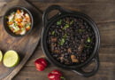 Frijol negro con epazote y carne
