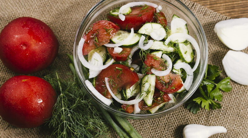 Ensalada de tomate y cebolla