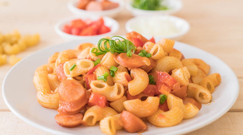 Macarrones con jamón y chorizo