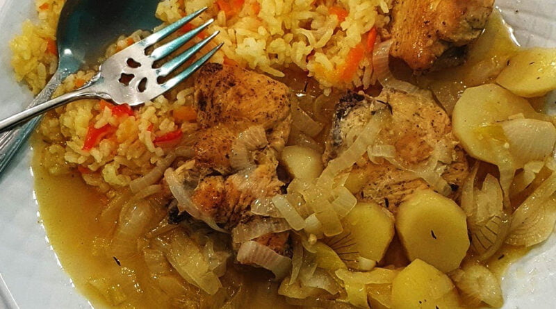 Pollo encebollado