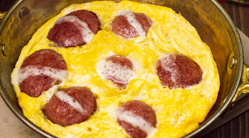 Tortilla de huevo con chorizo
